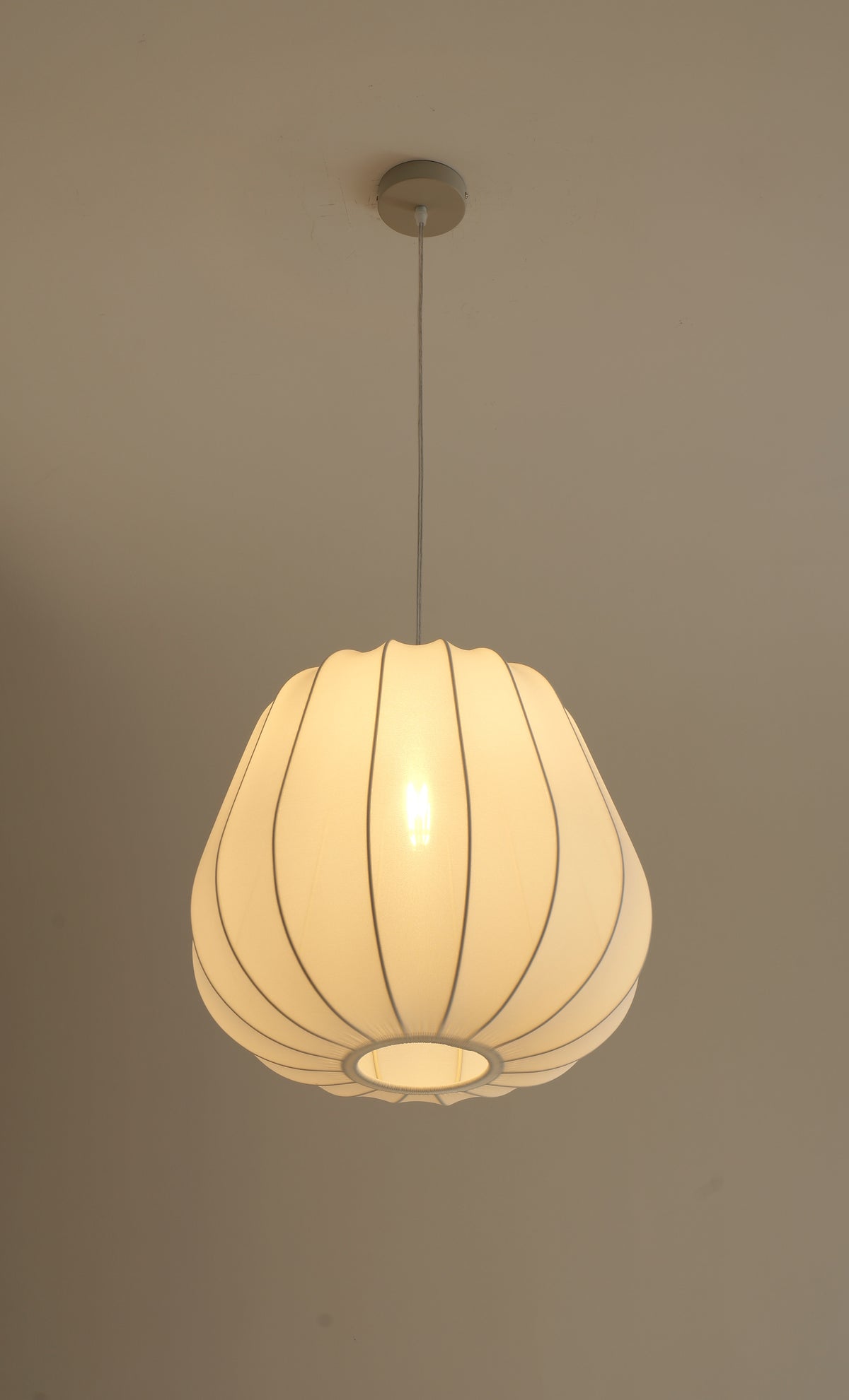 EP5779 White Ribbed Lantern Pendant Light – 450 × 400 mm