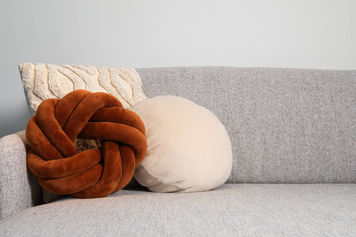 Knotted pillow (filled) - 30x30 cm: Leatherbrown