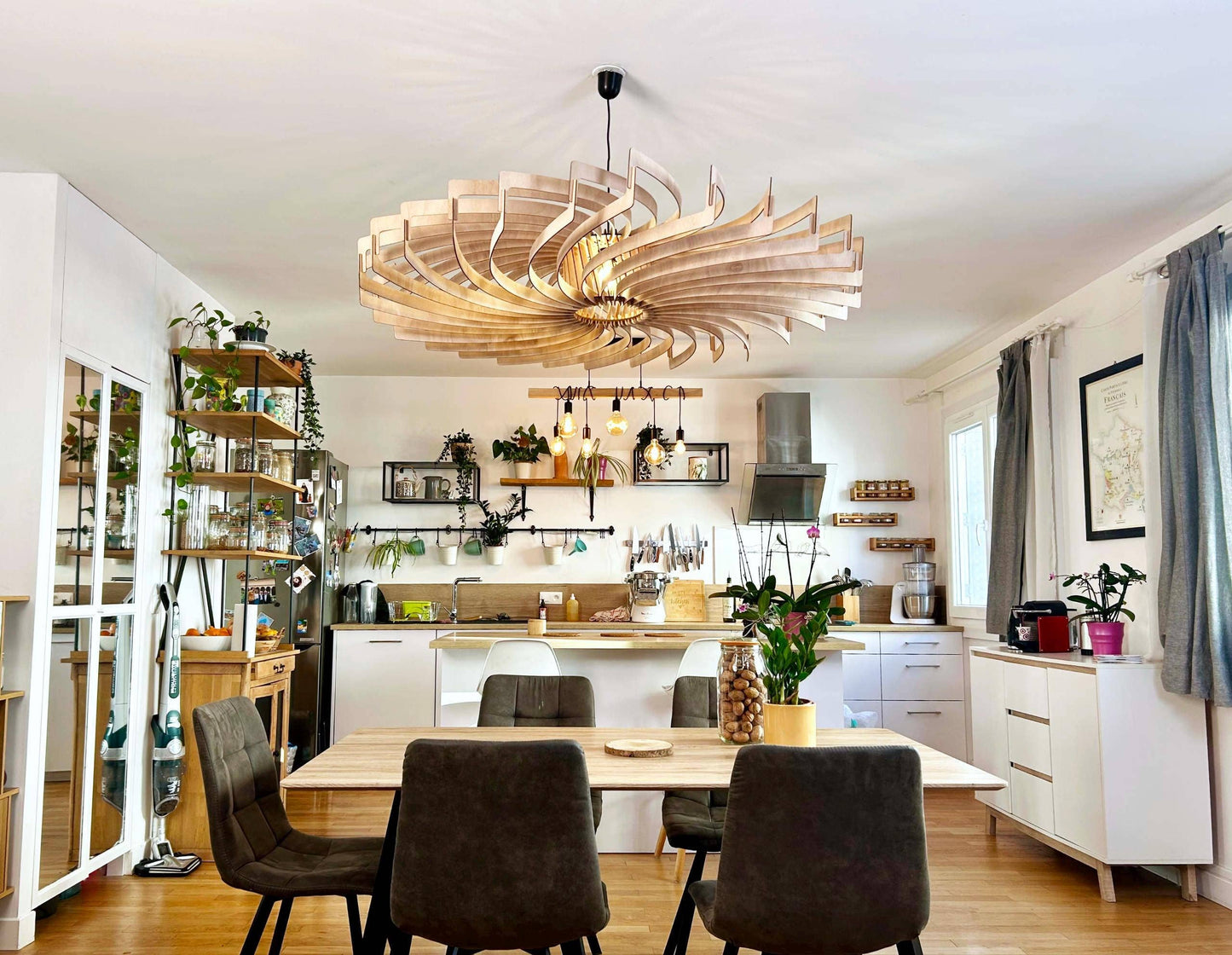 Olivia La Gardiena - Handmade Wooden Pendant Light: Globe bulb / 95 cm - Okoumé