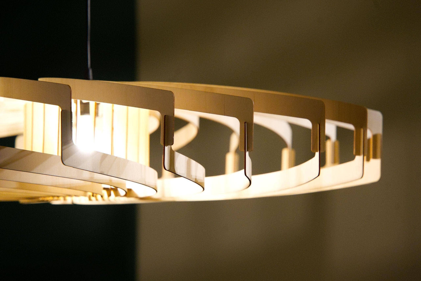 Olivia La Gardiena - Handmade Wooden Pendant Light: Globe bulb / 95 cm - Okoumé