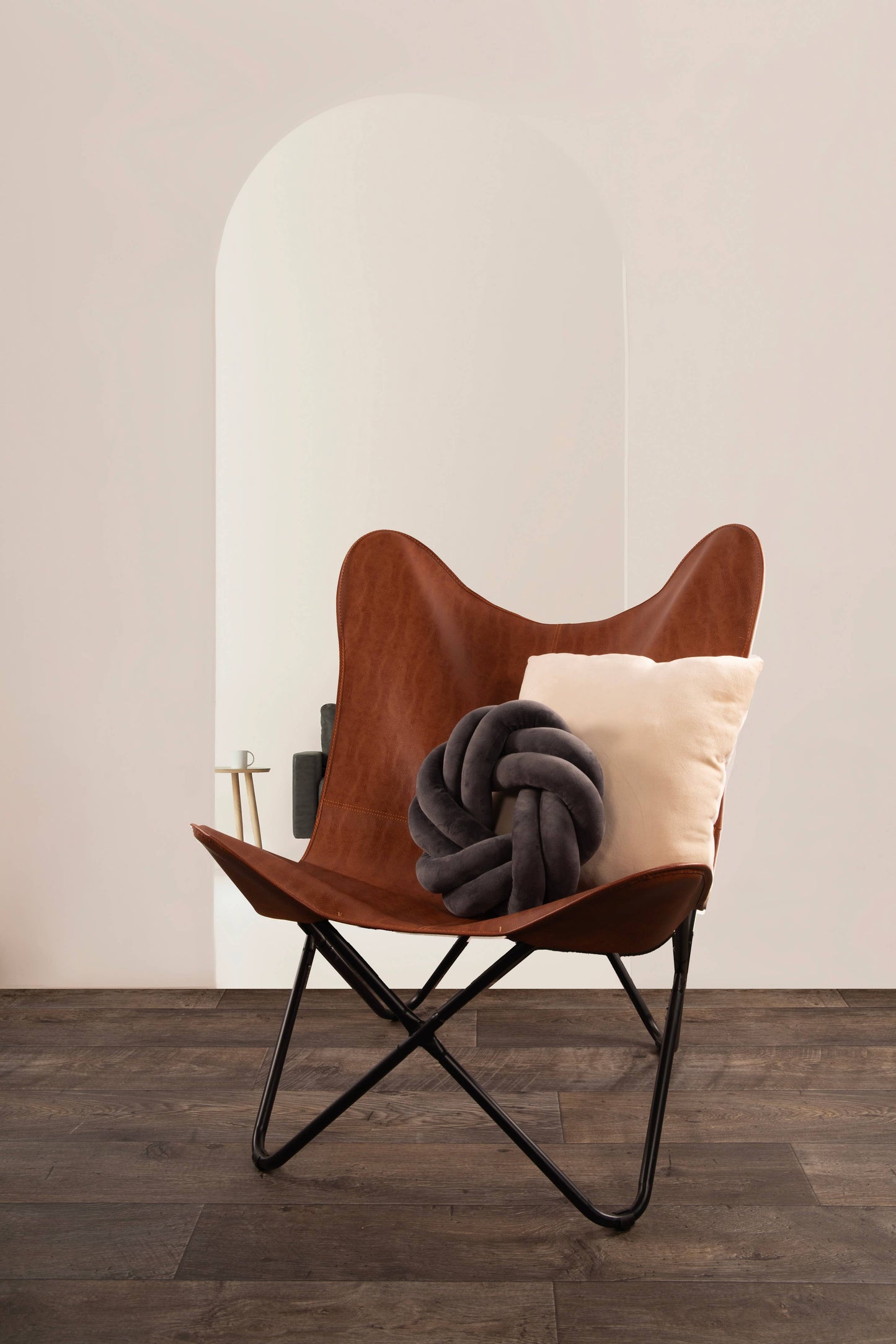 Knotted pillow (filled) - 30x30 cm: Leatherbrown