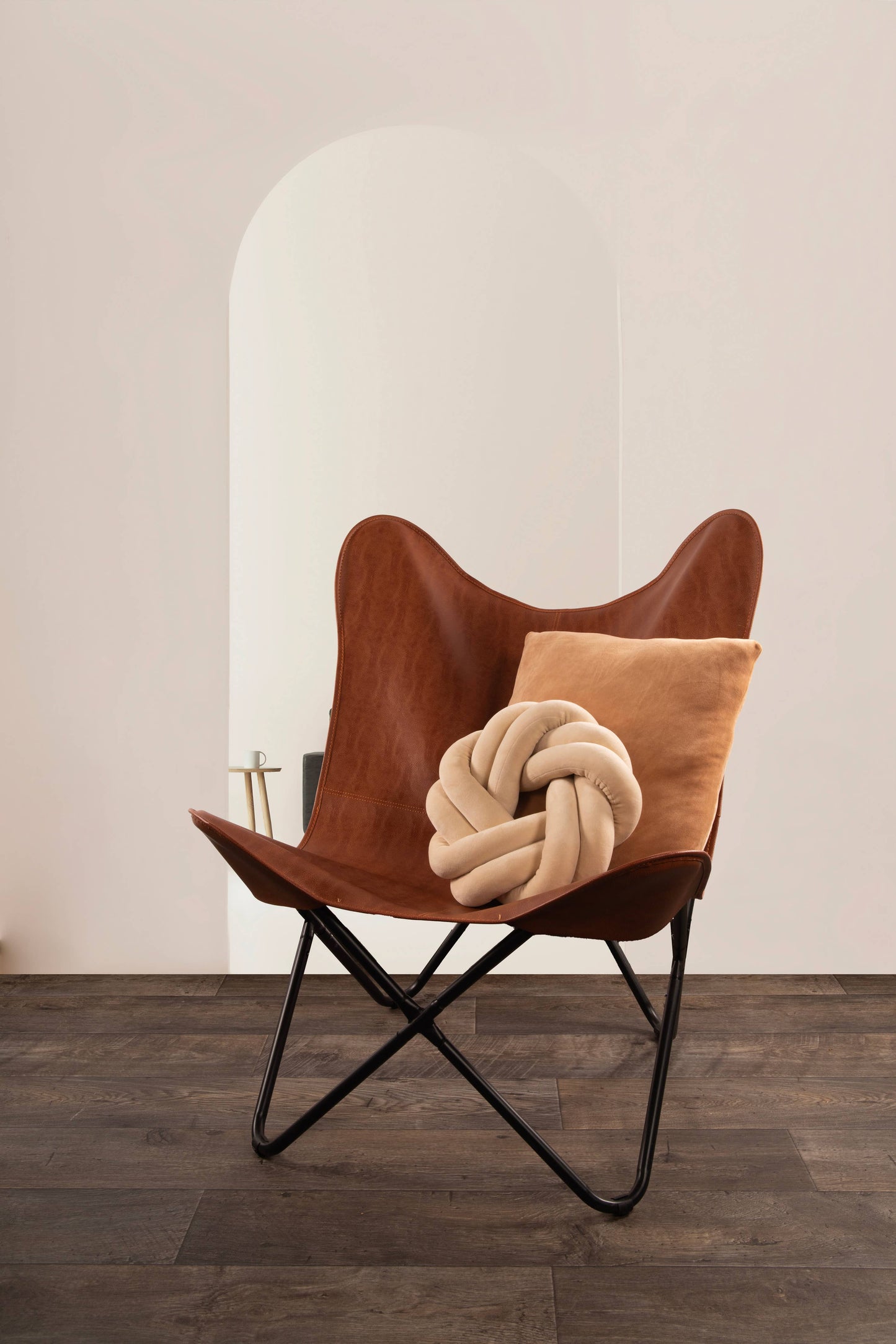 Knotted pillow (filled) - 30x30 cm: Leatherbrown