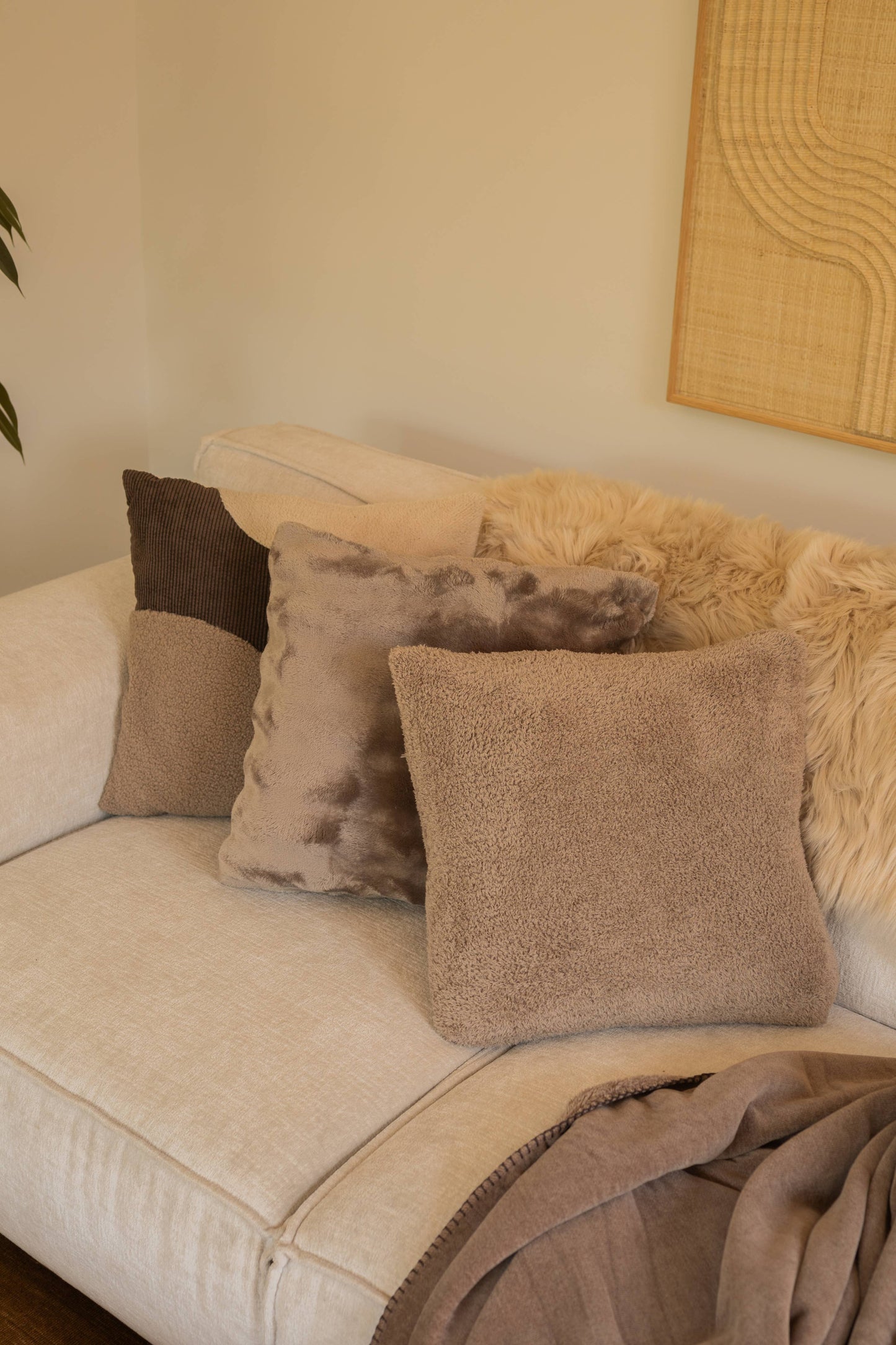 Throw cushion (filled) COCOON - 45x45 cm: Beige