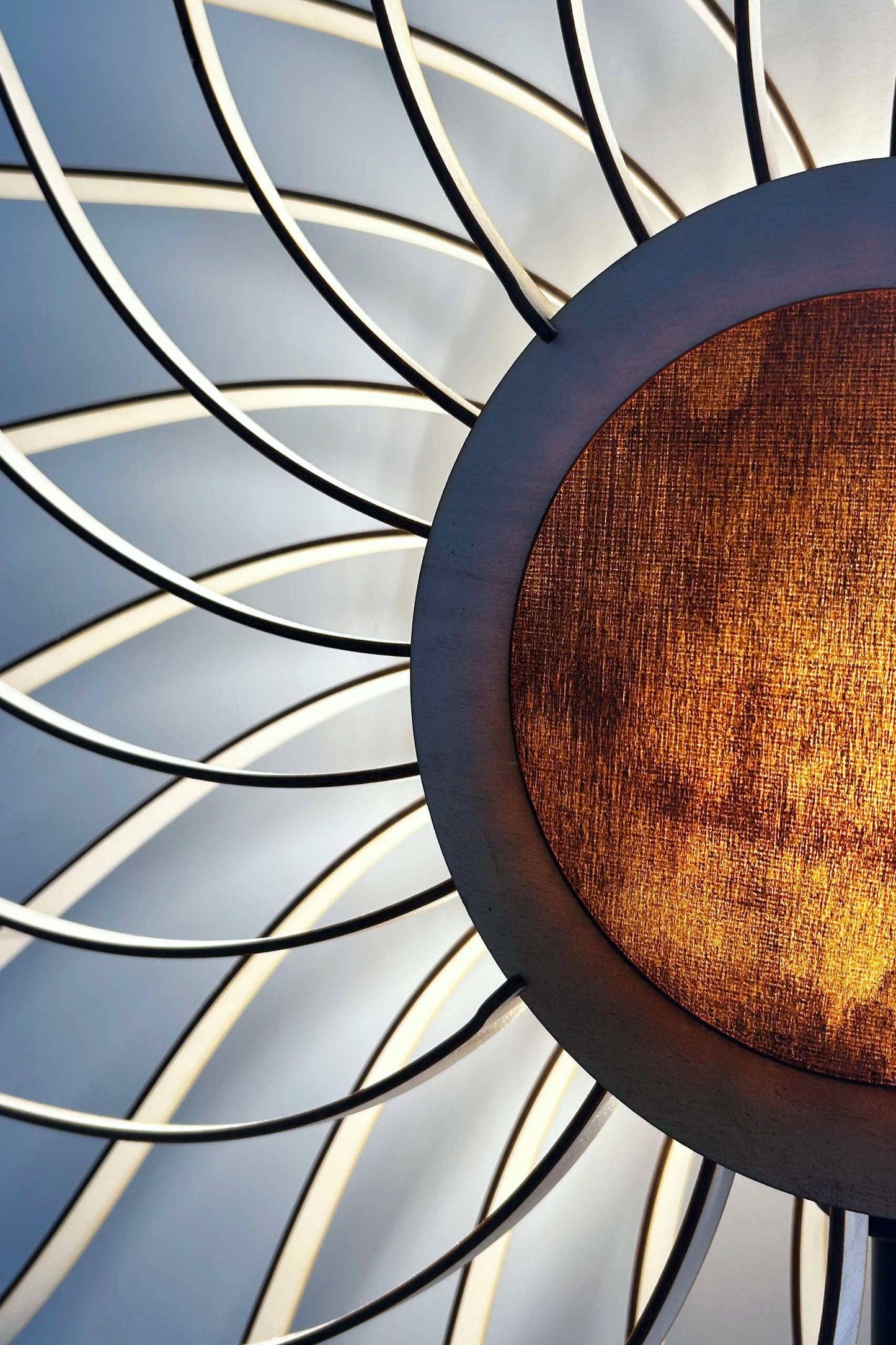 Dalida Le Dahlia - Handcrafted Wooden Floor Lamp: Ampoule Globe / Okoumé