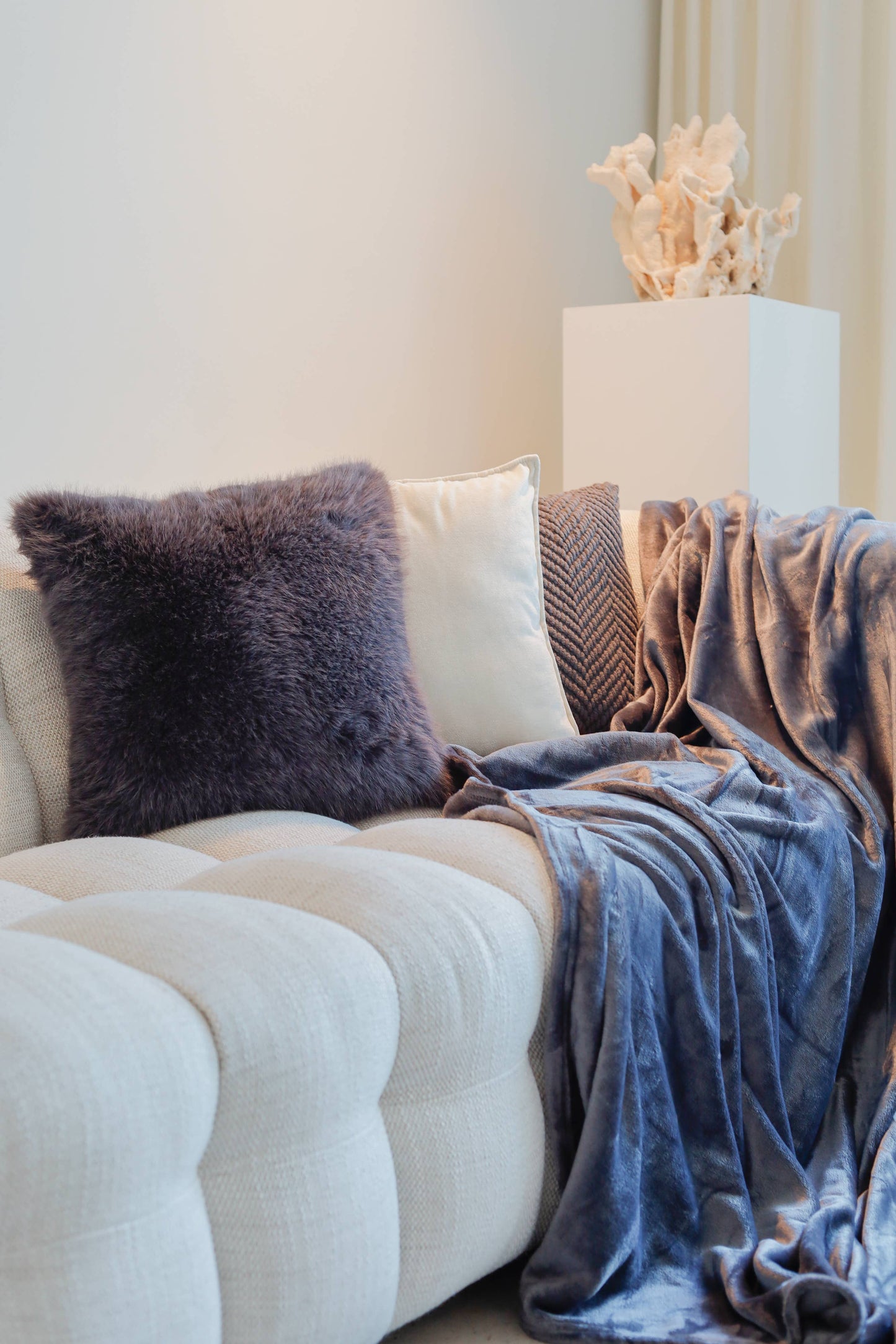 Cushion (filled) JUNE - 45x45 cm: Beige
