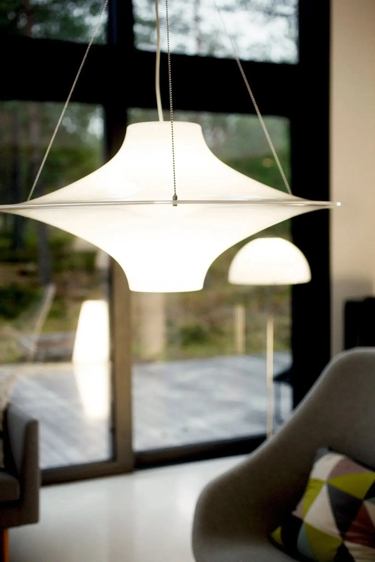 EP6162 Sculptural Acrylic Pendant Light – 53 cm