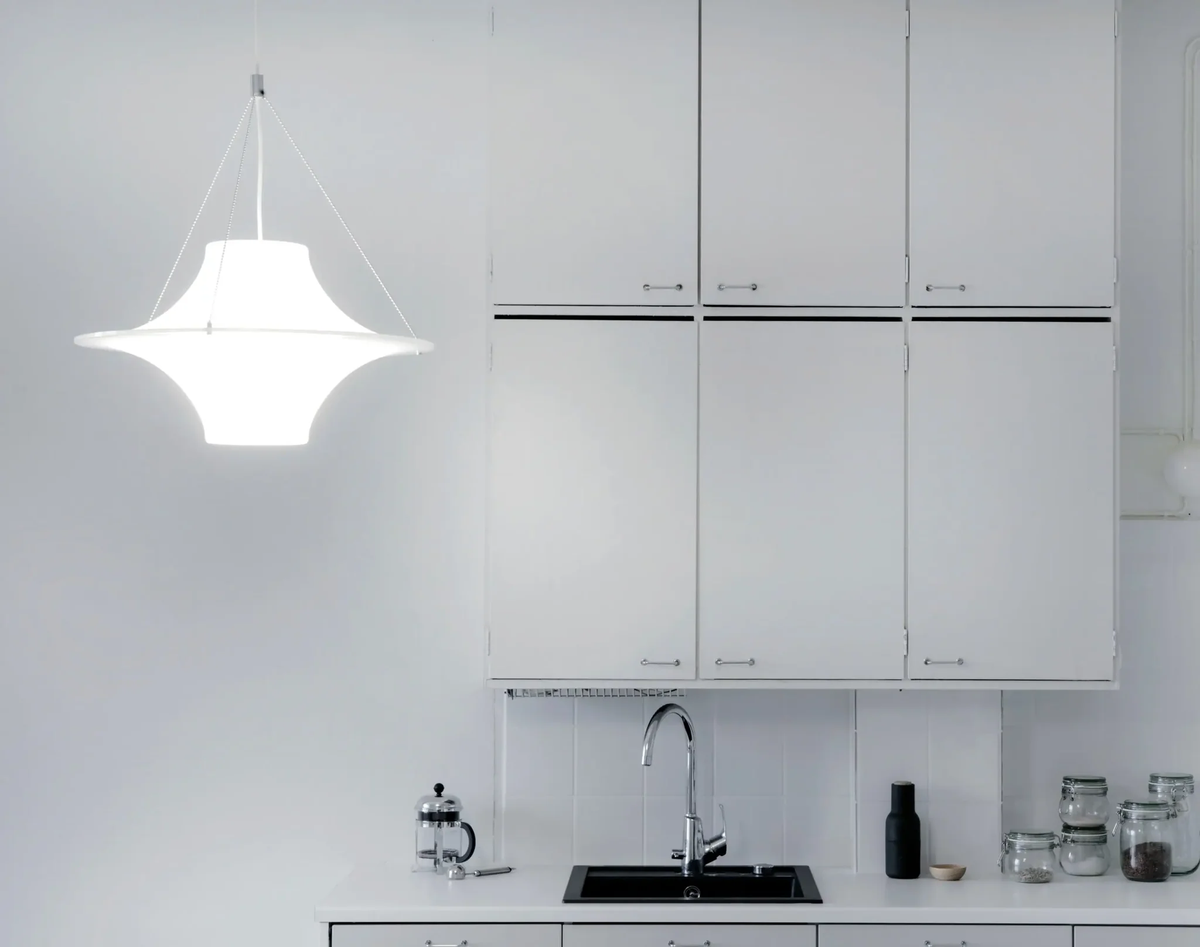 EP6162 Sculptural Acrylic Pendant Light – 53 cm