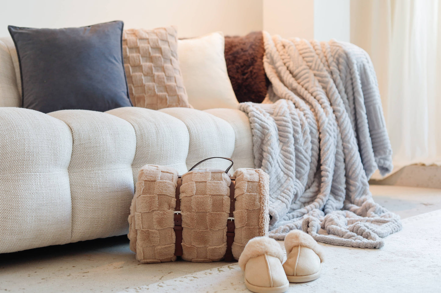 Cushion (filled) RAVA - 45x45 cm: Beige