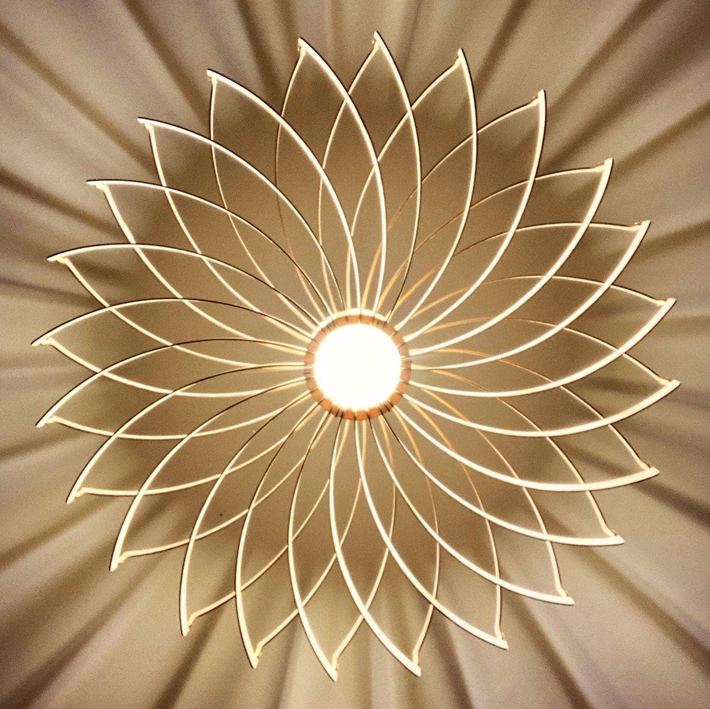 Olivia La Gardiena - Handmade Wooden Pendant Light: Pear-shaped bulb / 70 cm - Okoumé